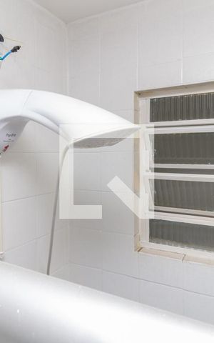 Casa à venda com 200m², 2 quartos e sem vaga Casa à venda com 200m², 2 quartos e sem vagaBanheiro da Suíte 1