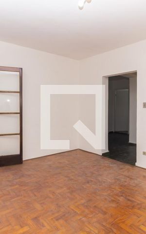 Casa à venda com 200m², 2 quartos e sem vaga Casa à venda com 200m², 2 quartos e sem vagaSala
