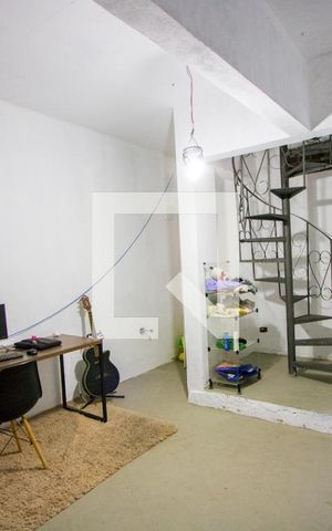 Casa à venda com 194m², 3 quartos e 2 vagas Casa à venda com 194m², 3 quartos e 2 vagasÁrea de serviço