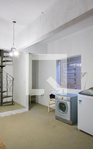 Casa à venda com 194m², 3 quartos e 2 vagas Casa à venda com 194m², 3 quartos e 2 vagasÁrea de serviço