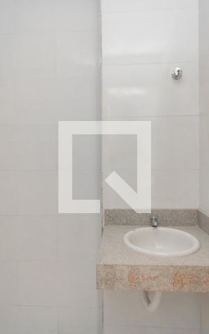 Apartamento à venda com 34m², 2 quartos e sem vaga Apartamento à venda com 34m², 2 quartos e sem vagaBanheiro