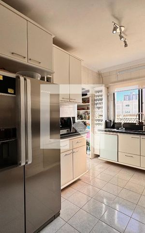 Apartamento à venda com 149m², 3 quartos e 3 vagas Apartamento à venda com 149m², 3 quartos e 3 vagasCozinha