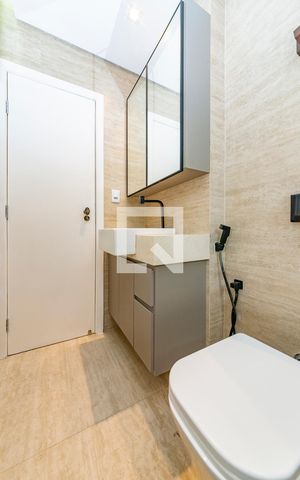 Apartamento à venda com 440m², 4 quartos e 3 vagas Apartamento à venda com 440m², 4 quartos e 3 vagasBanheiro Social 1