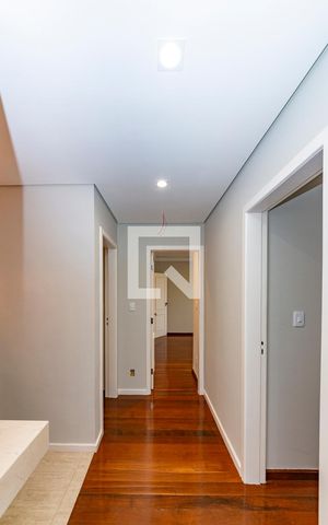Apartamento à venda com 440m², 4 quartos e 3 vagas Apartamento à venda com 440m², 4 quartos e 3 vagasCorredor