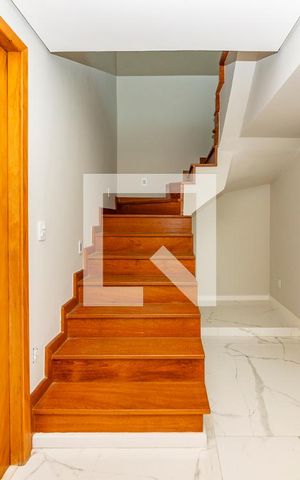 Apartamento à venda com 440m², 4 quartos e 3 vagas Apartamento à venda com 440m², 4 quartos e 3 vagasEscada