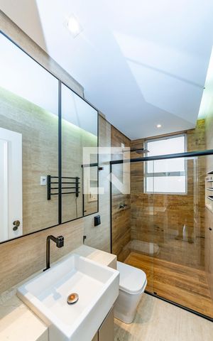 Apartamento à venda com 440m², 4 quartos e 3 vagas Apartamento à venda com 440m², 4 quartos e 3 vagasBanheiro Social 1