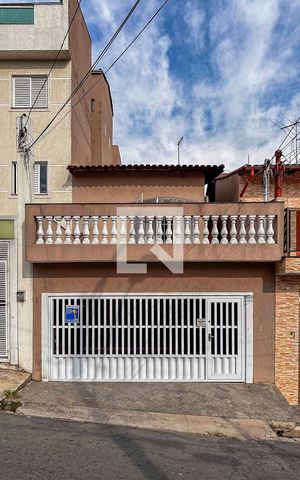 Casa à venda com 125m², 3 quartos e 2 vagasFachada