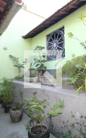 Casa de condomínio à venda com 300m², 4 quartos e 4 vagasFundos