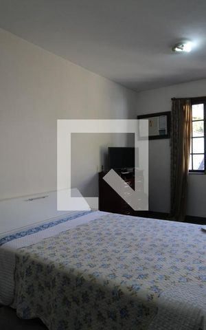 Casa de condomínio à venda com 300m², 4 quartos e 4 vagasSuíte