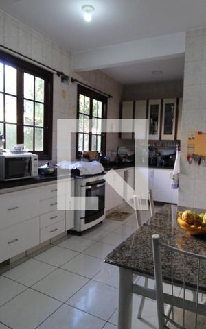 Casa de condomínio à venda com 300m², 4 quartos e 4 vagasCozinha