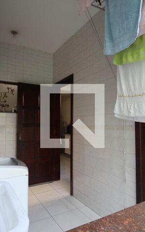 Casa de condomínio à venda com 300m², 4 quartos e 4 vagasÁrea de serviço