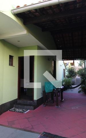 Casa de condomínio à venda com 300m², 4 quartos e 4 vagasLateral da casa