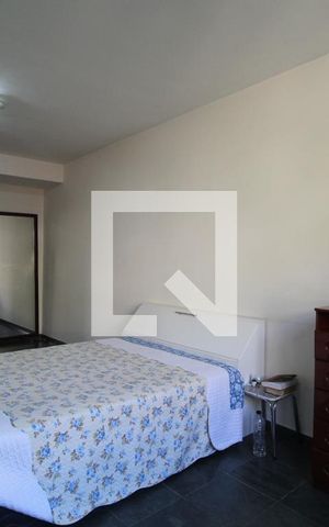 Casa de condomínio à venda com 300m², 4 quartos e 4 vagasSuíte