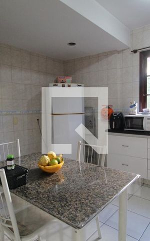 Casa de condomínio à venda com 300m², 4 quartos e 4 vagasCozinha