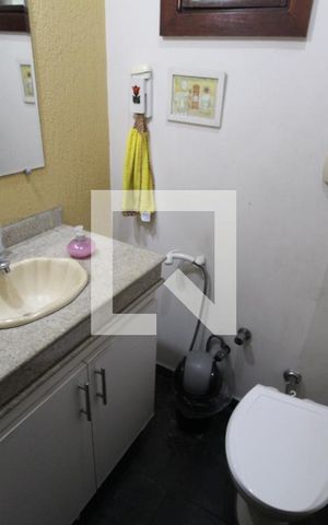 Casa de condomínio à venda com 300m², 4 quartos e 4 vagasLavabo