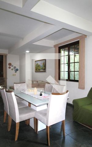 Casa de condomínio à venda com 300m², 4 quartos e 4 vagasSala