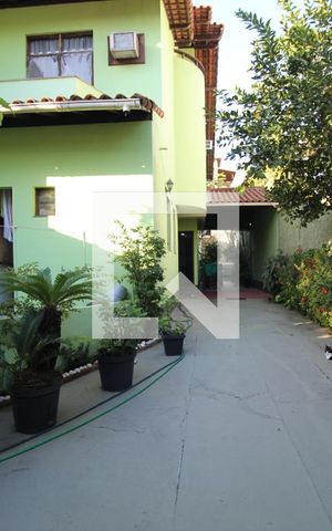 Casa de condomínio à venda com 300m², 4 quartos e 4 vagasGaragem