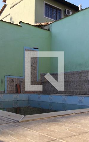 Casa de condomínio à venda com 300m², 4 quartos e 4 vagasPiscina