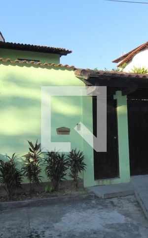 Casa de condomínio à venda com 300m², 4 quartos e 4 vagasFachada
