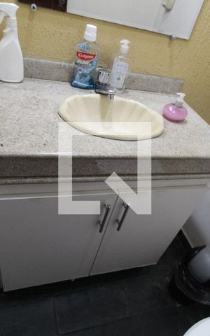 Casa de condomínio à venda com 300m², 4 quartos e 4 vagasLavabo