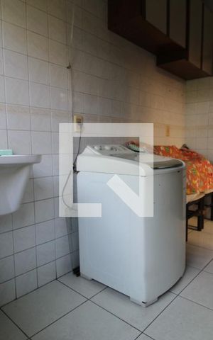 Casa de condomínio à venda com 300m², 4 quartos e 4 vagasÁrea de serviço