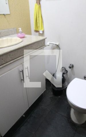 Casa de condomínio à venda com 300m², 4 quartos e 4 vagasLavabo