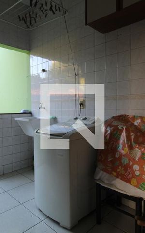 Casa de condomínio à venda com 300m², 4 quartos e 4 vagasÁrea de serviço