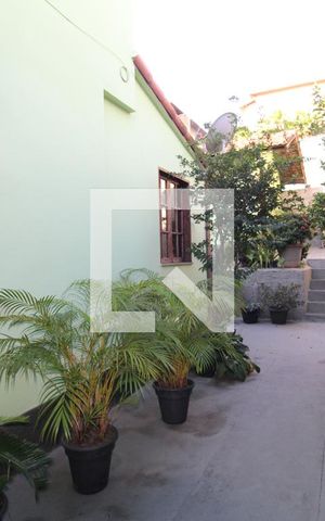 Casa de condomínio à venda com 300m², 4 quartos e 4 vagasLateral da casa