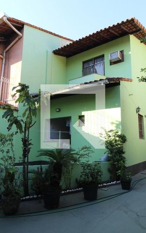 Casa de condomínio à venda com 300m², 4 quartos e 4 vagasQuintal