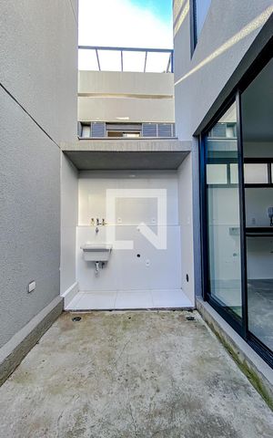 Casa de condomínio à venda com 104m², 2 quartos e 1 vagaÁrea de Serviço