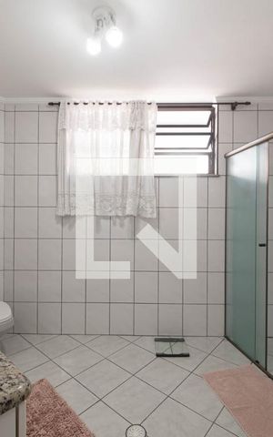 Casa à venda com 249m², 4 quartos e 4 vagas Casa à venda com 249m², 4 quartos e 4 vagasBanheiro Social