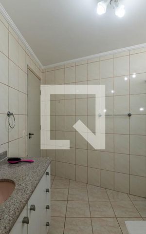 Casa à venda com 249m², 4 quartos e 4 vagas Casa à venda com 249m², 4 quartos e 4 vagasBanheiro da Suíte