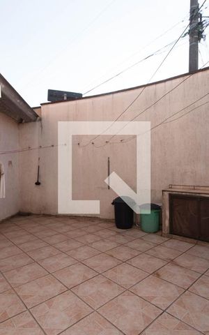 Casa à venda com 249m², 4 quartos e 4 vagas Casa à venda com 249m², 4 quartos e 4 vagasQuintal - Frente