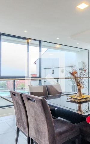 Casa de condomínio à venda com 287m², 3 quartos e 4 vagas Casa de condomínio à venda com 287m², 3 quartos e 4 vagasCozinha e Área de Serviço