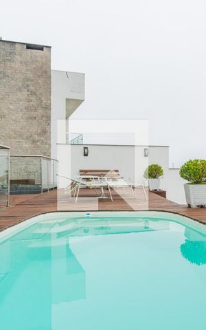 Casa de condomínio à venda com 287m², 3 quartos e 4 vagas Casa de condomínio à venda com 287m², 3 quartos e 4 vagasPiscina