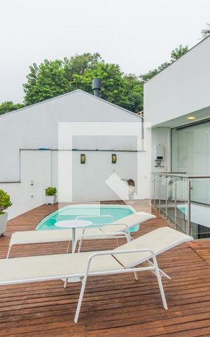 Casa de condomínio à venda com 287m², 3 quartos e 4 vagas Casa de condomínio à venda com 287m², 3 quartos e 4 vagasÁrea externa