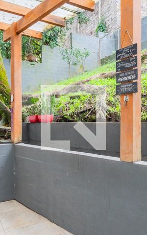 Casa de condomínio à venda com 287m², 3 quartos e 4 vagas Casa de condomínio à venda com 287m², 3 quartos e 4 vagasQuintal