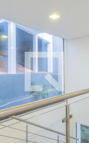 Casa de condomínio à venda com 287m², 3 quartos e 4 vagas Casa de condomínio à venda com 287m², 3 quartos e 4 vagasCorredor