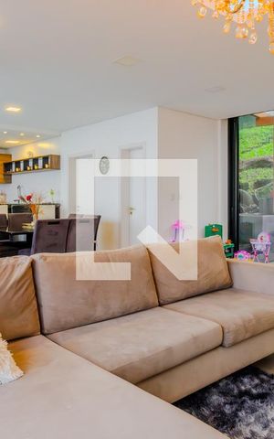 Casa de condomínio à venda com 287m², 3 quartos e 4 vagas Casa de condomínio à venda com 287m², 3 quartos e 4 vagasSala