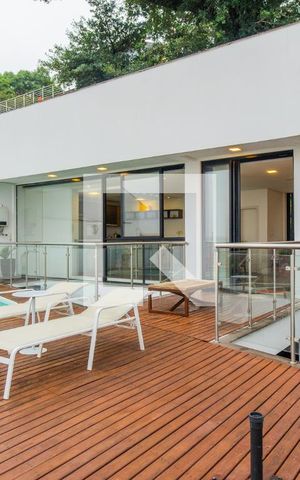 Casa de condomínio à venda com 287m², 3 quartos e 4 vagas Casa de condomínio à venda com 287m², 3 quartos e 4 vagasÁrea externa