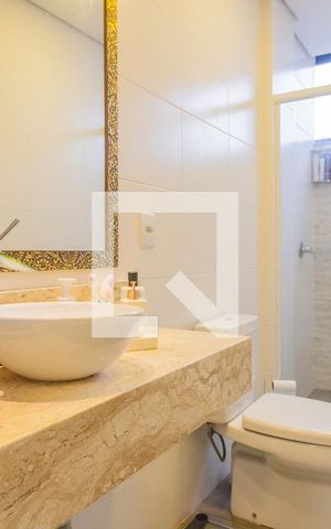 Casa de condomínio à venda com 287m², 3 quartos e 4 vagas Casa de condomínio à venda com 287m², 3 quartos e 4 vagasBanheiro Social