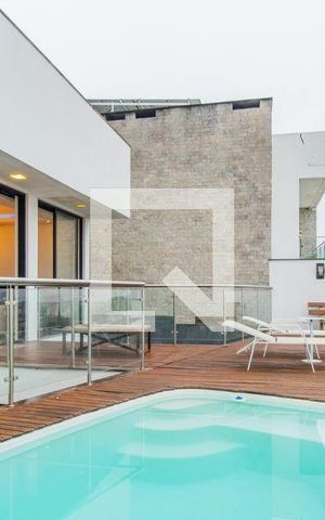 Casa de condomínio à venda com 287m², 3 quartos e 4 vagas Casa de condomínio à venda com 287m², 3 quartos e 4 vagasPiscina