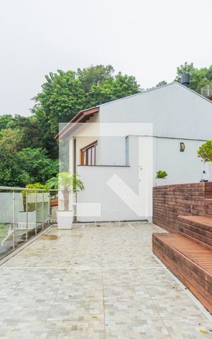 Casa de condomínio à venda com 287m², 3 quartos e 4 vagas Casa de condomínio à venda com 287m², 3 quartos e 4 vagasVaranda