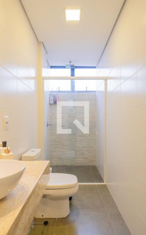 Casa de condomínio à venda com 287m², 3 quartos e 4 vagas Casa de condomínio à venda com 287m², 3 quartos e 4 vagasBanheiro Social