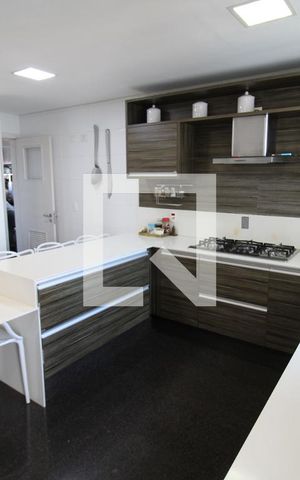 Apartamento à venda com 321m², 4 quartos e 6 vagasCozinha
