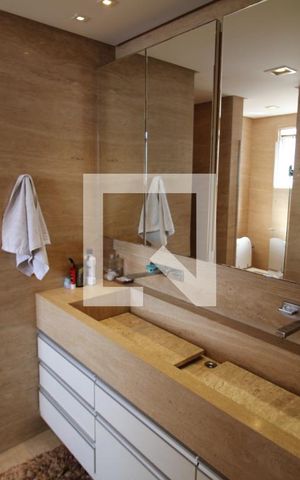 Apartamento à venda com 321m², 4 quartos e 6 vagasQuarto 4 - Banheiro