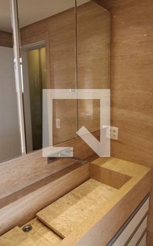 Apartamento à venda com 321m², 4 quartos e 6 vagasQuarto 4 - Banheiro