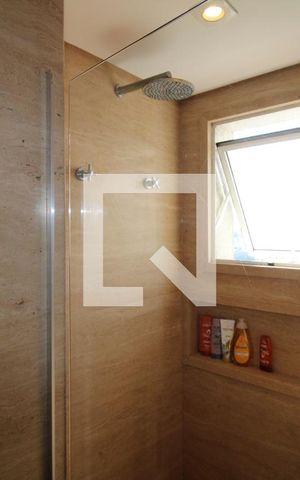 Apartamento à venda com 321m², 4 quartos e 6 vagasQuarto 4 - Banheiro