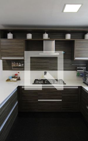 Apartamento à venda com 321m², 4 quartos e 6 vagasCozinha