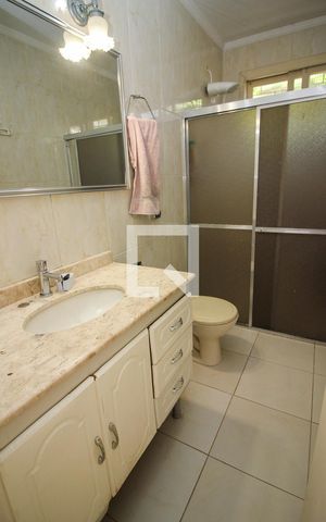 Casa para alugar com 220m², 4 quartos e 2 vagas Casa para alugar com 220m², 4 quartos e 2 vagasBanheiro Social